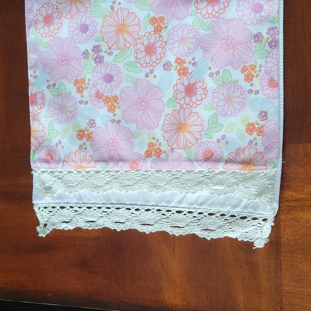 Table runner - Picture 3 of 3